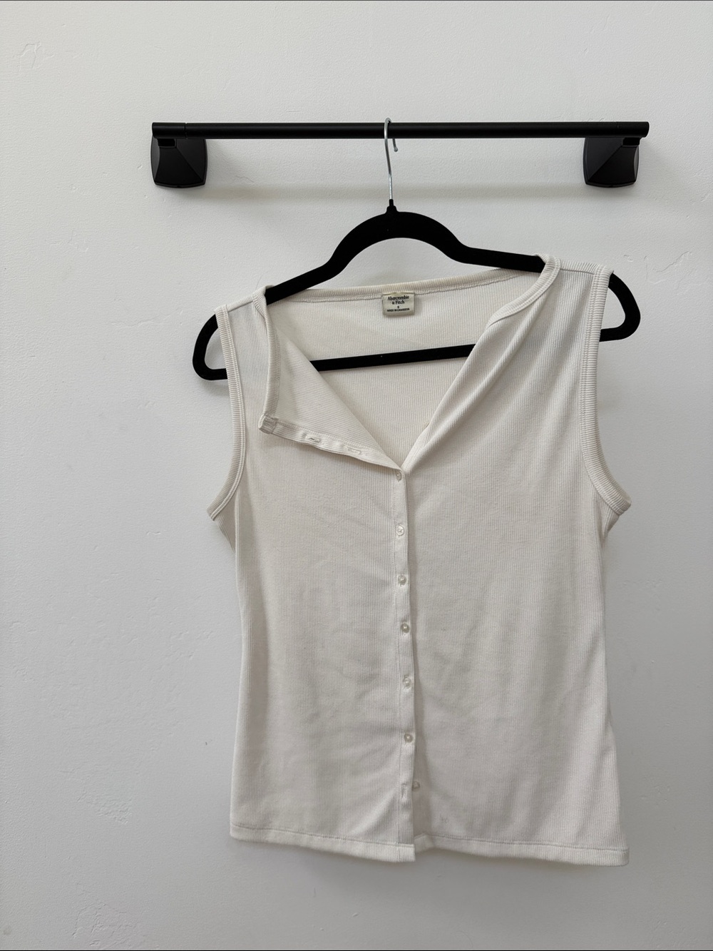 Abercrombie & Fitch Sleeveless Button-Front Tank Top in Ivory